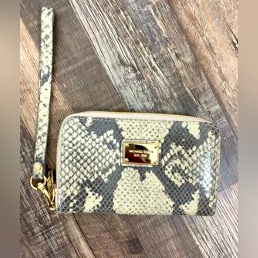 Authentic Michael Kors Wristlet - Picture 2 of 4